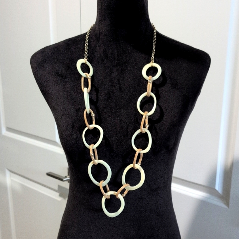 NWOT Adjustable Length Elegant Two-Tone Link Necklace